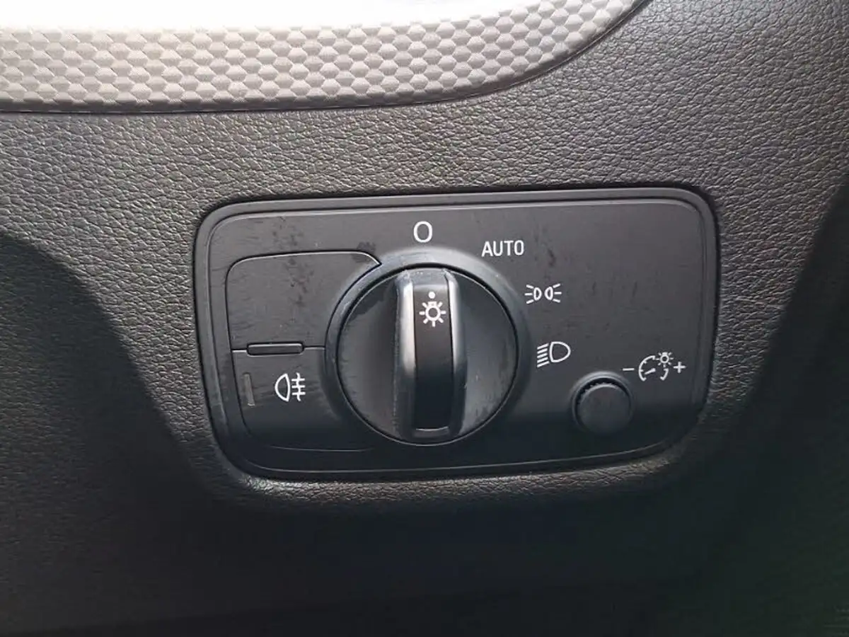 2022-audi-q2-10-30-tfsi-sport-big-12