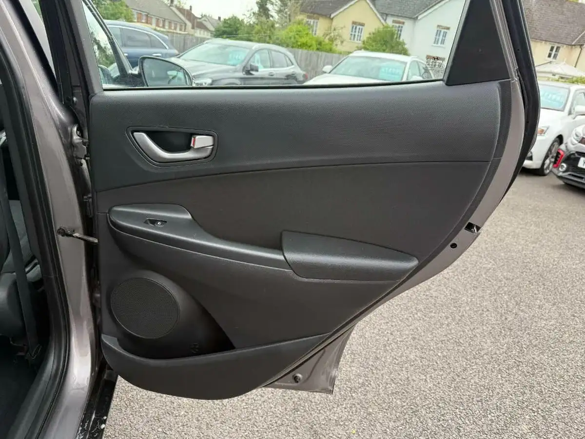 2018-hyundai-kona-10-t-gdi-se-big-30