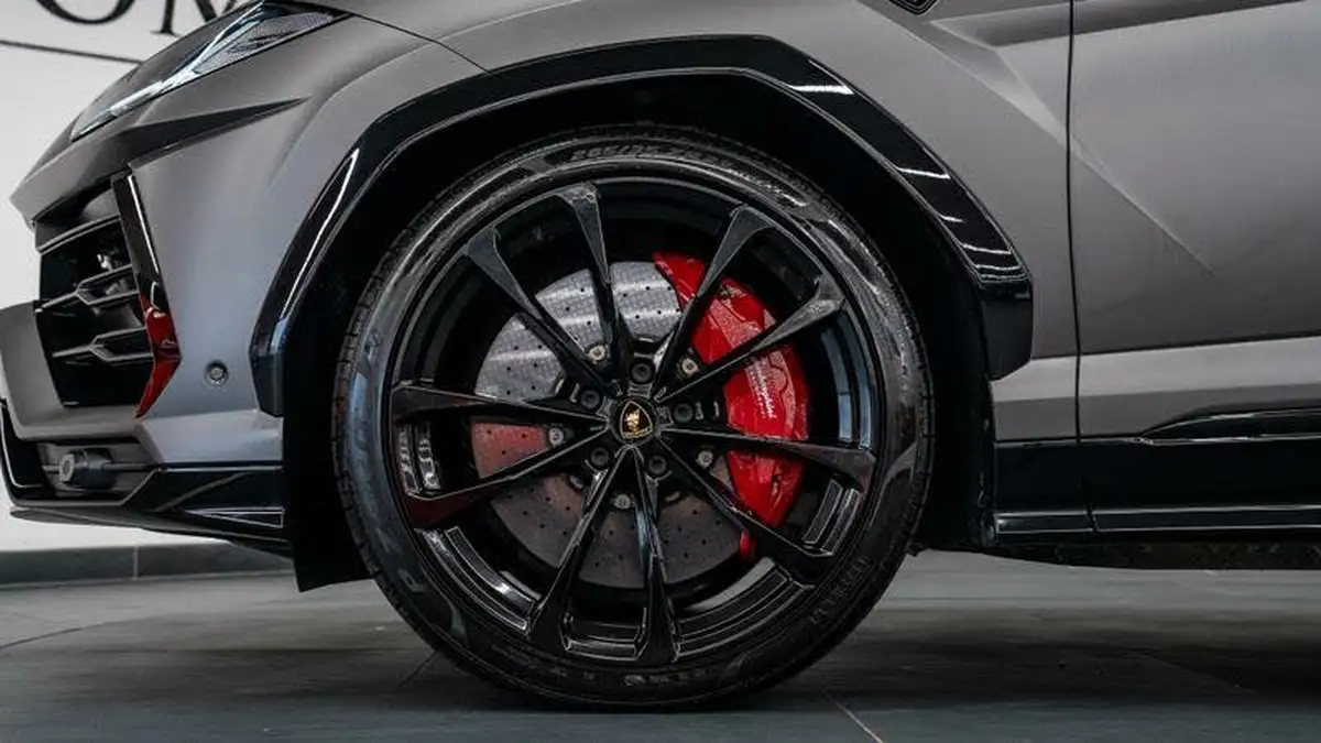 2021-lamborghini-urus-40-no-trim-big-14
