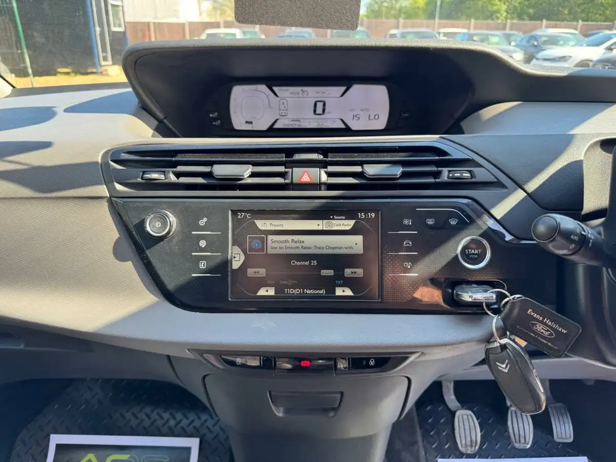2015-citroen-grand-c4-picasso-16e-hdi-vtr-115ps-big-44
