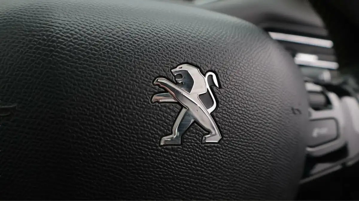 2018-peugeot-308-15-bluehdi-allure-15-bluehdi-big-23