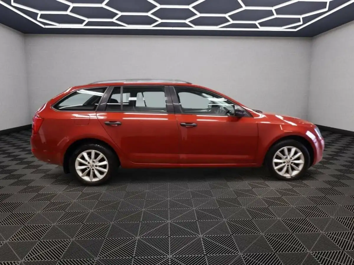 2014-skoda-octavia-16tdi-s-estate-big-6