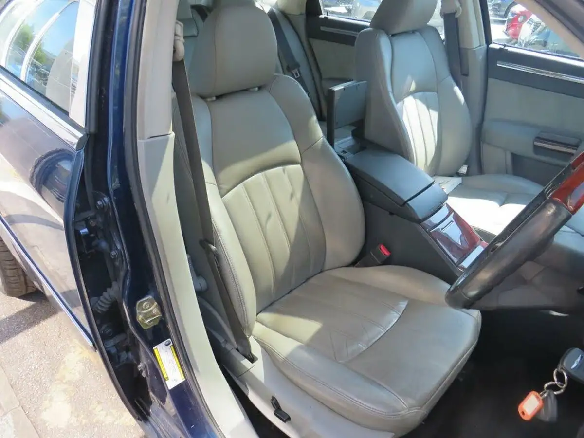 2007-chrysler-300c-30td-estate-5d-big-7