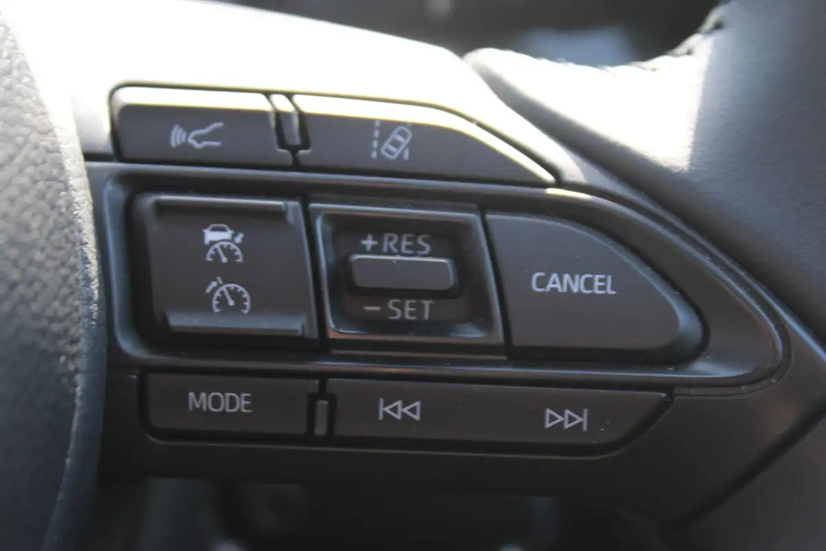 2023-toyota-aygo-x-10-vvt-i-edge-cvt-big-32