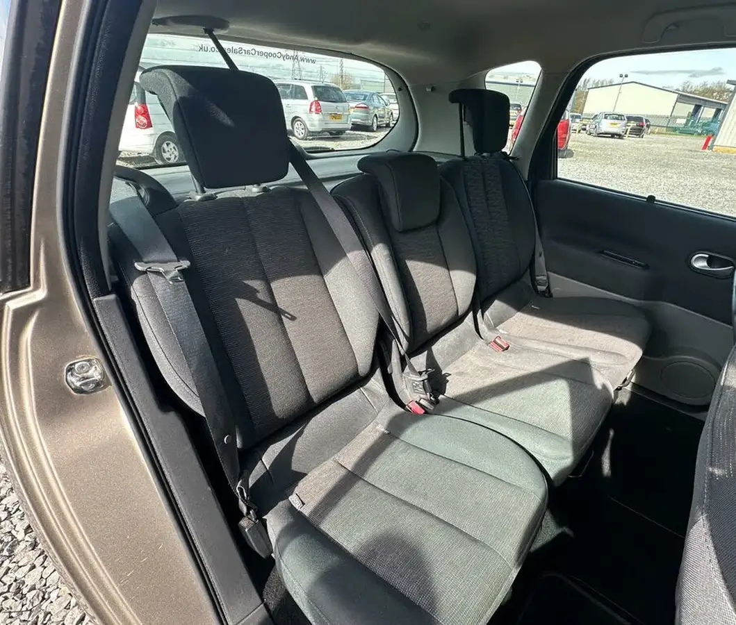 2009-renault-scenic-16-dynamique-111bhp-auto-big-15