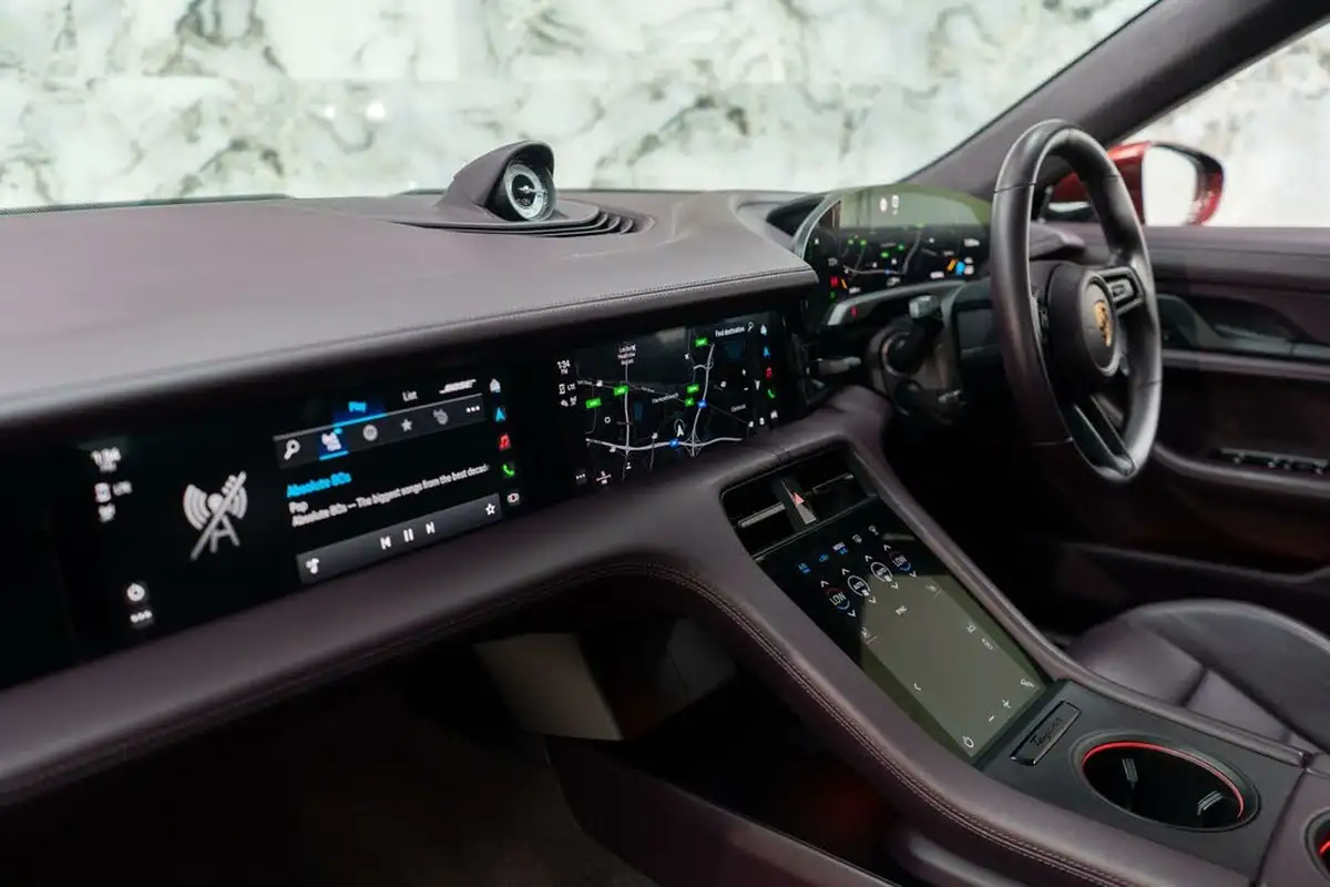 2020-porsche-taycan-e-turbo-big-1