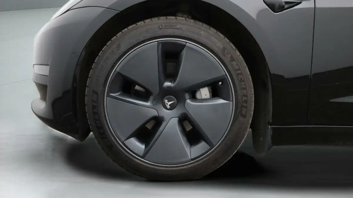 2021-tesla-model-3-e-long-range-awd-big-18
