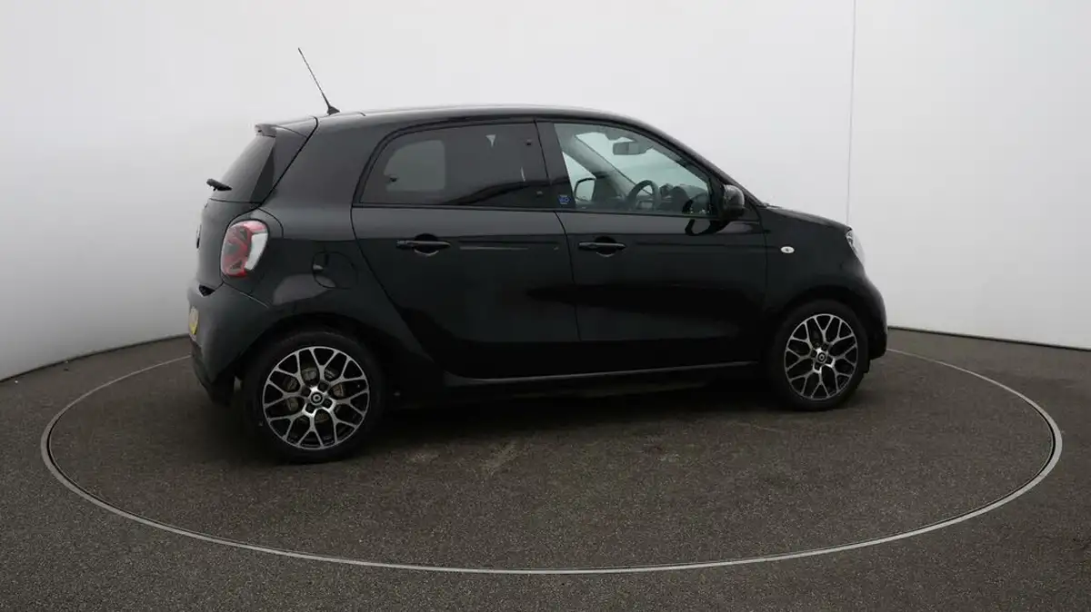 2021-smart-forfour-eq-exclusive-big-49