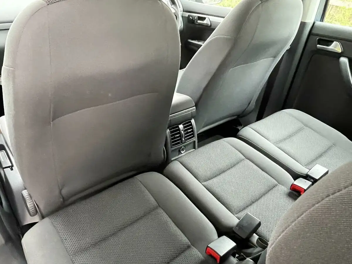 2013-volkswagen-touran-16td-bluemotion-s-tech-ss-big-40