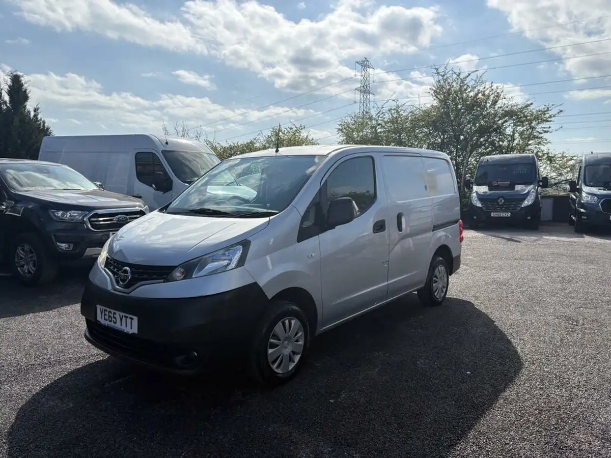 2015-nissan-nv200-15td-acenta-89bhp-panel-van-big-19
