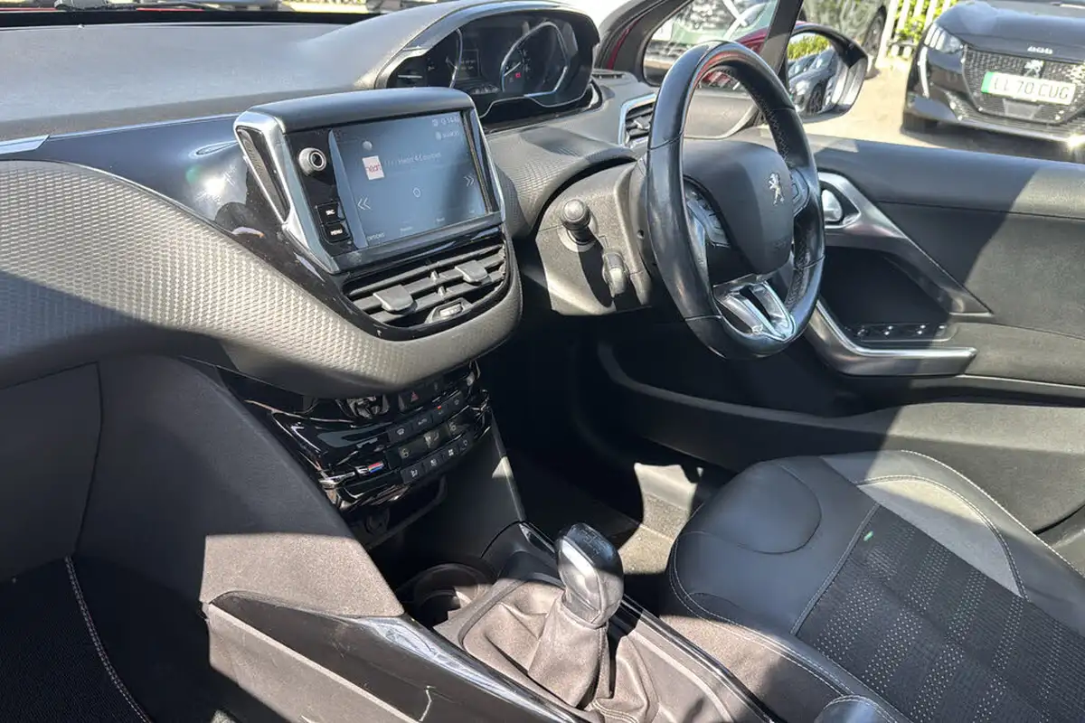 2018-peugeot-2008-suv-12-puretech-allure-premium-ss-big-9