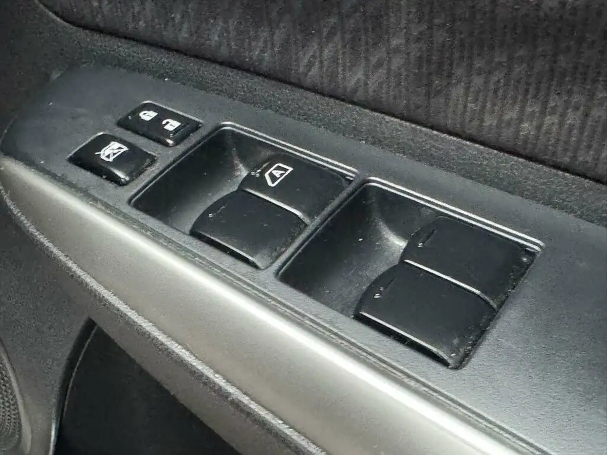 2014-nissan-note-15dci-tekna-big-25