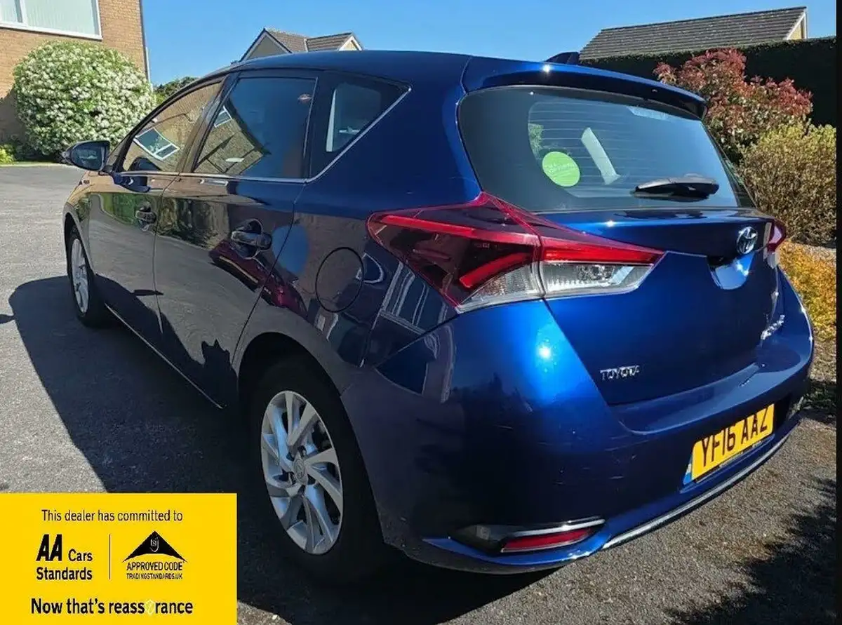 2016-toyota-auris-18-vvt-i-hsd-business-edition-hatchback-big-2