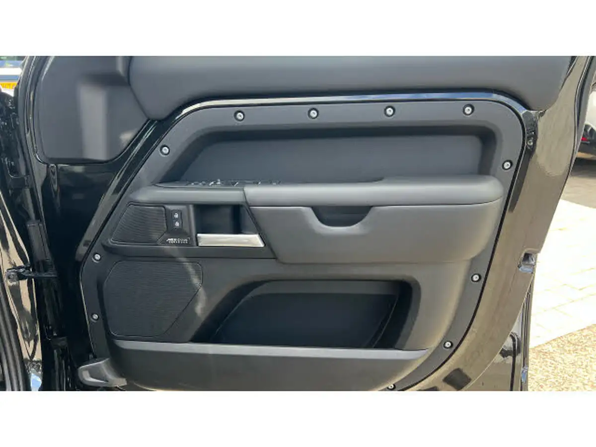2024-land-rover-110-defender-30-d350-x-dynamic-hse-big-34