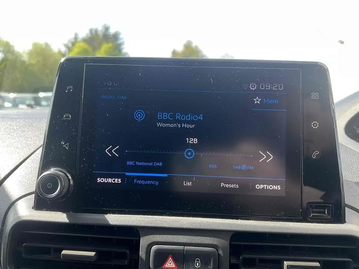2021-peugeot-partner-15-bluehdi-1000-professional-100ps-eu6dt-panel-big-26