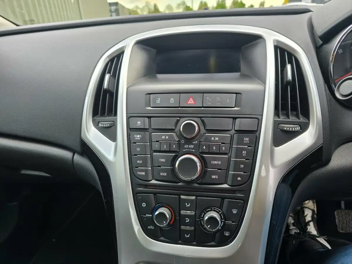 2012-vauxhall-astra-16-sri-vvt-16v-115ps-hatchback-5d-big-43