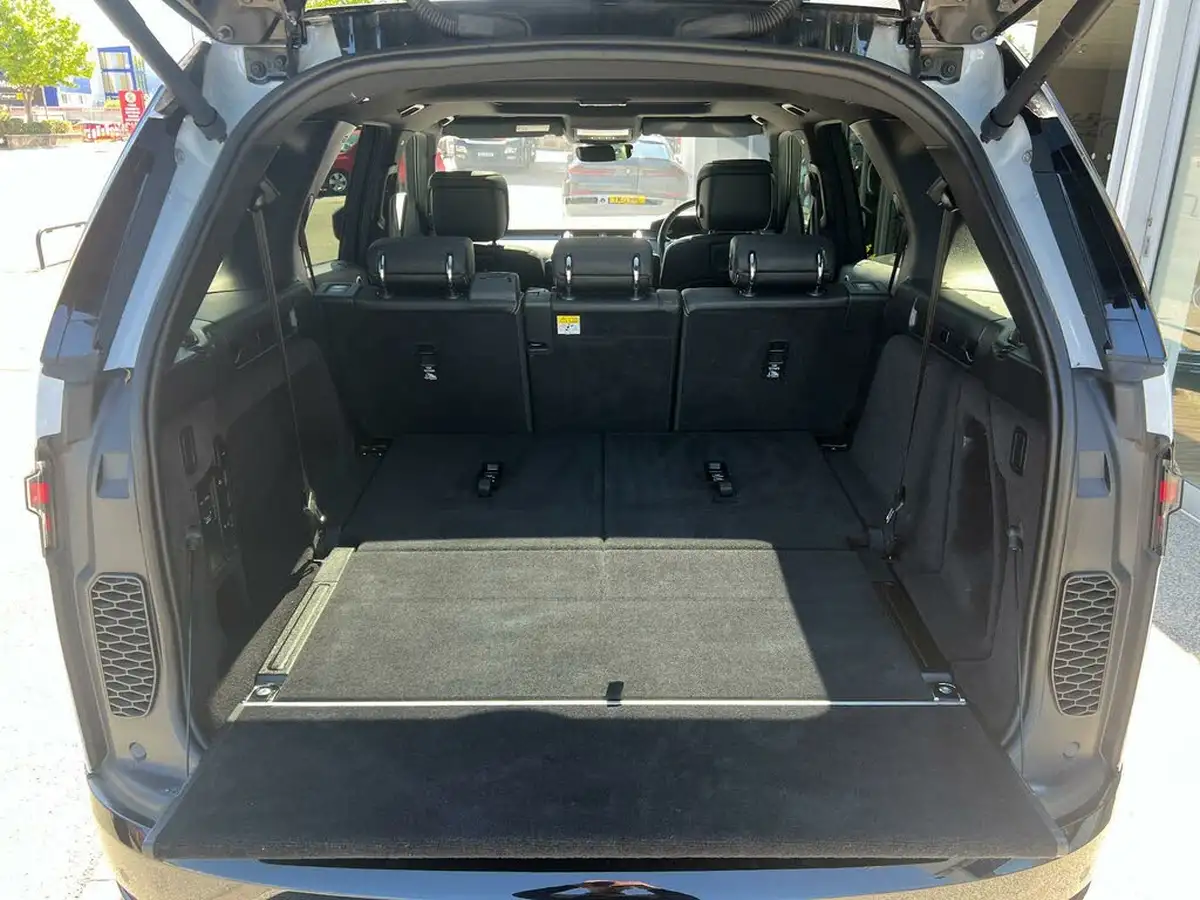 2021-land-rover-discovery-30-d250-r-dynamic-se-250ps-big-32