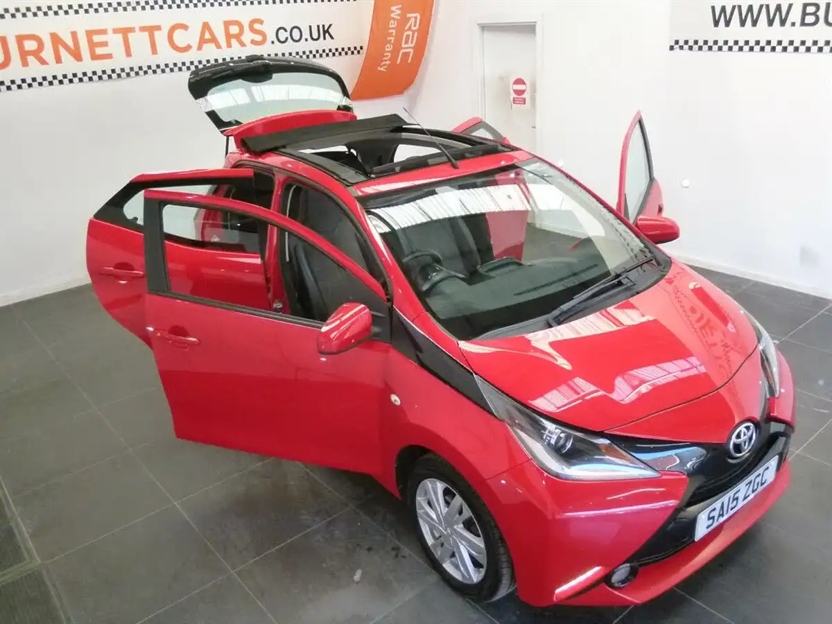 2015-toyota-aygo-10-x-pression-x-wave-x-tra-convenience-x-nav-big-8