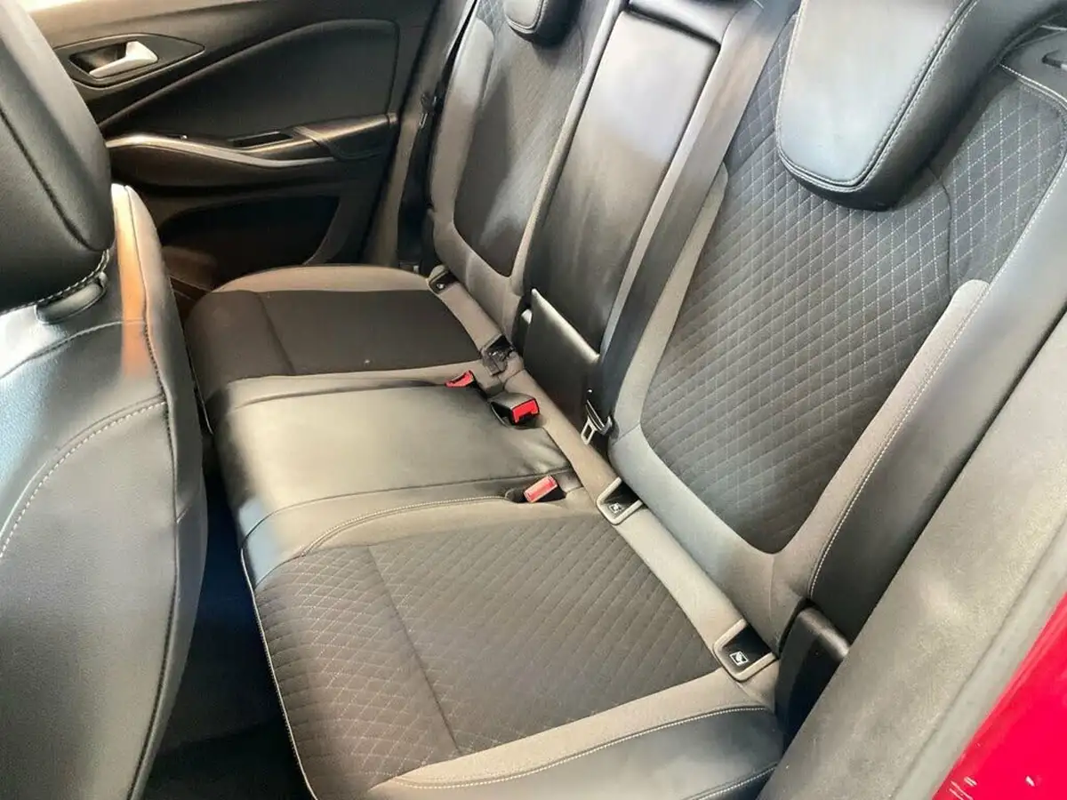 2020-vauxhall-grandland-x-12-sri-nav-big-28