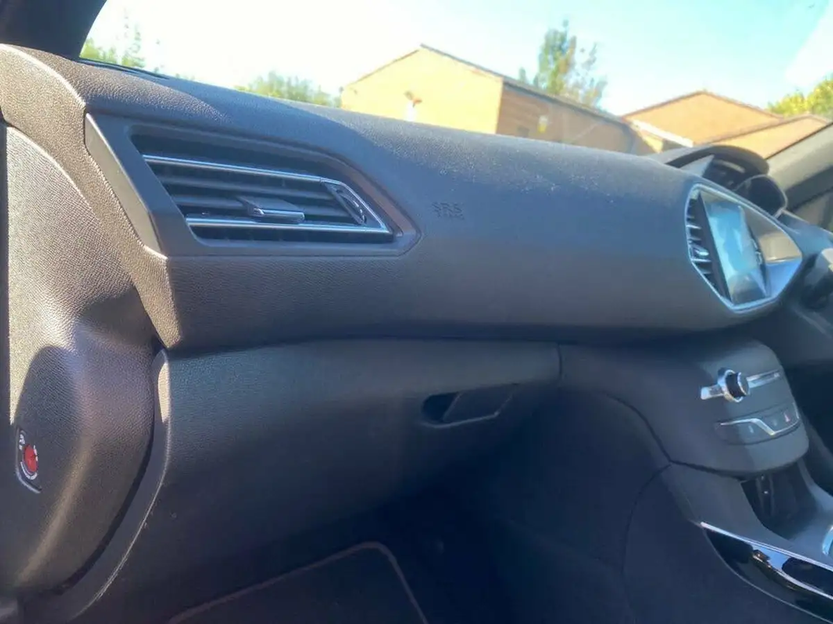 2017-peugeot-308-12-puretech-gt-line-big-20