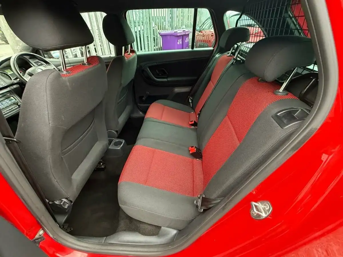 2014-skoda-fabia-16tdi-monte-carlo-cr-estate-big-17