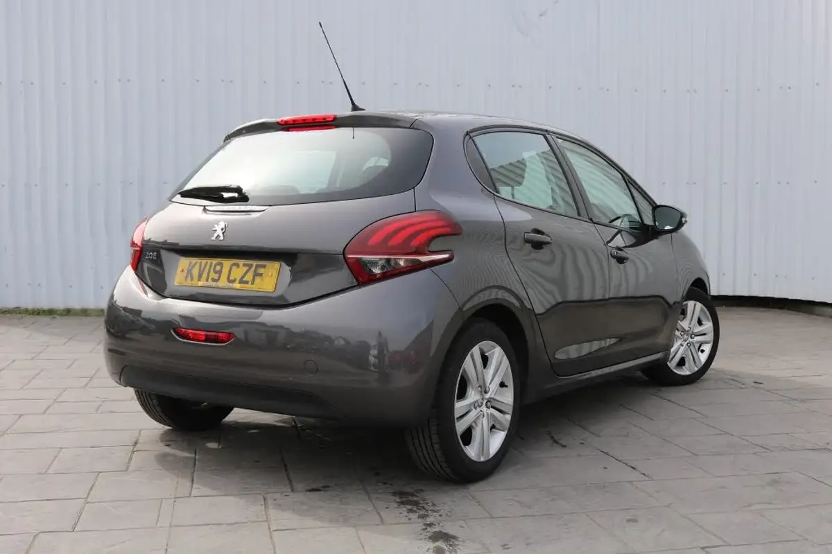 2019-peugeot-208-12-puretech-active-82bhp-ss-big-3