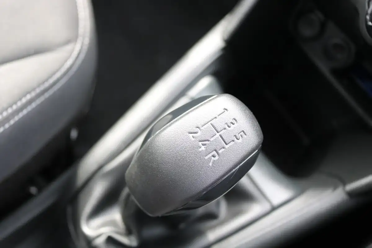 2019-peugeot-208-12-puretech-active-82bhp-ss-big-25