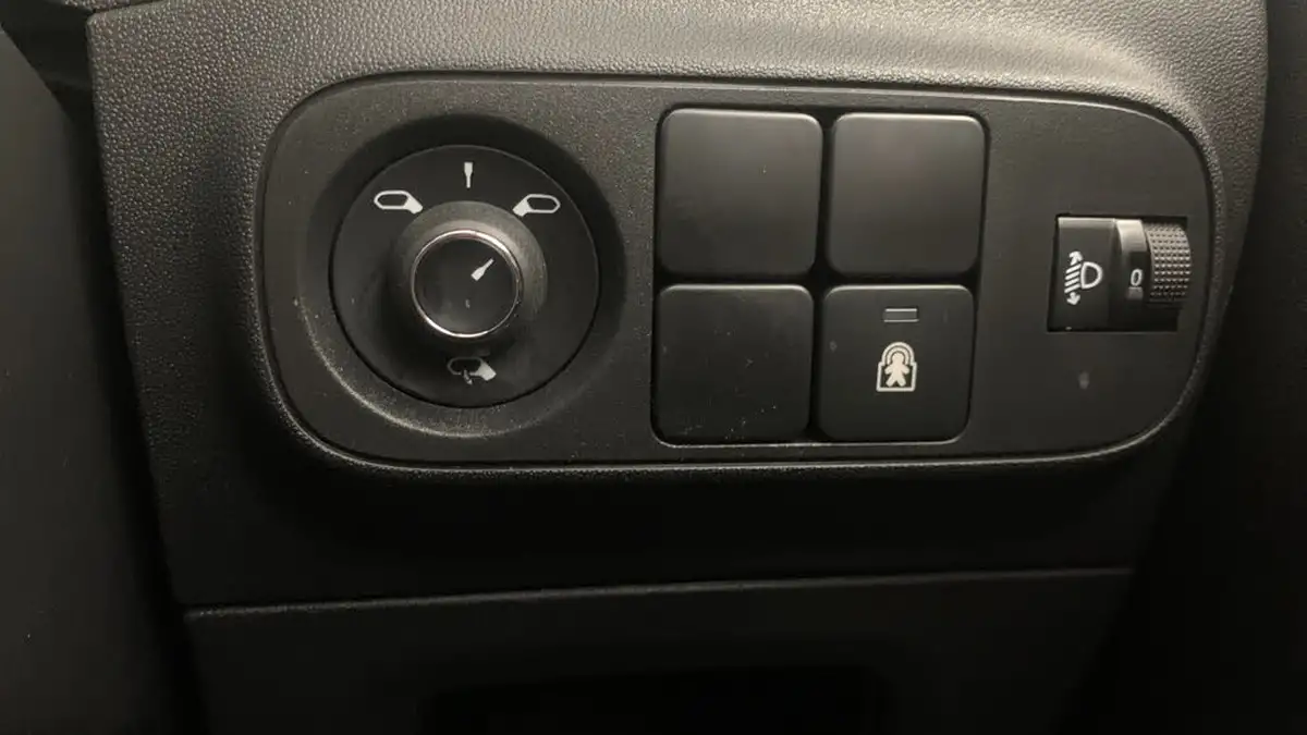 2023-citroen-c3-12-puretech-c-series-edition-83ps-ss-big-19