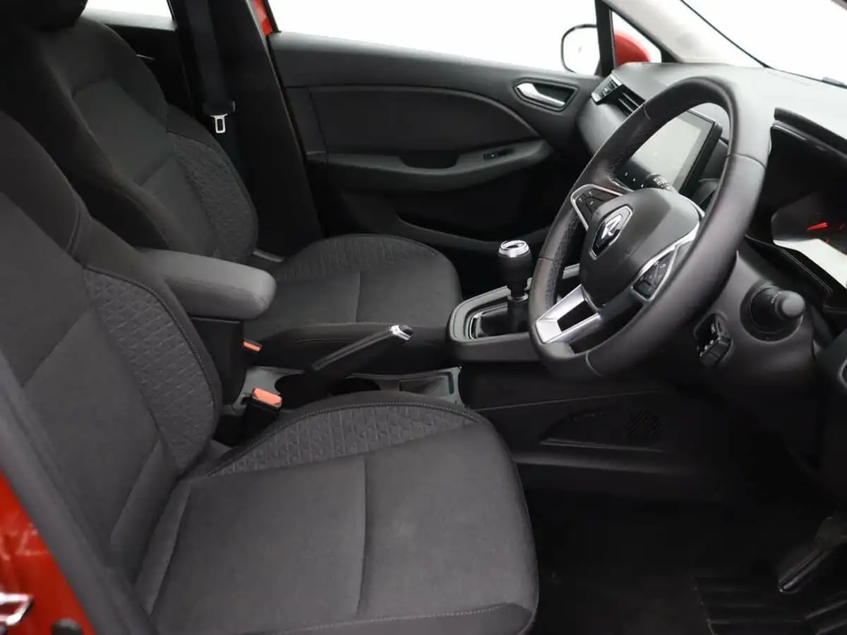 2022-renault-clio-10-tce-iconic-edition-big-20