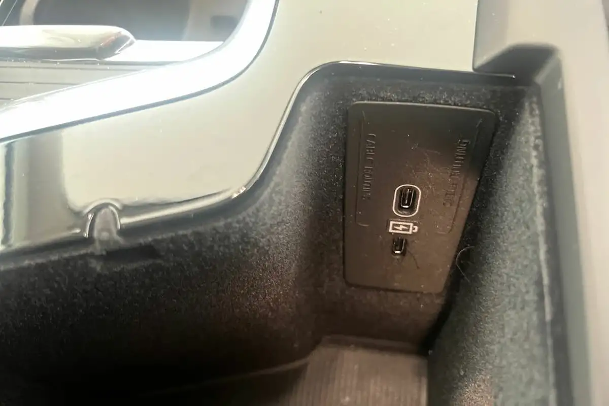 2021-volvo-xc60-20td-b4-momentum-awd-big-32
