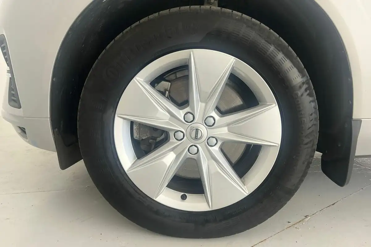 2021-volvo-xc60-20td-b4-momentum-awd-big-4