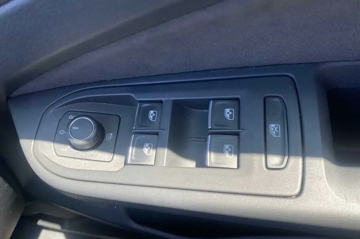 2023-volkswagen-golf-15-tsi-style-edition-130ps-big-21