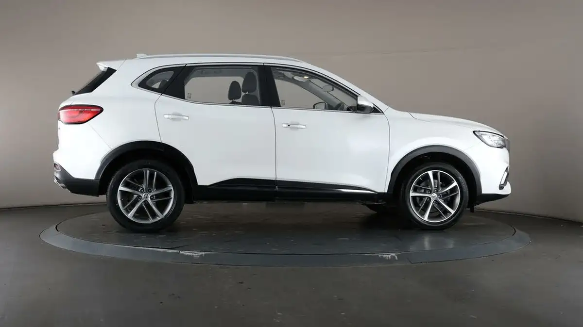 2022-mg-hs-15t-gdi-excite-162ps-big-54