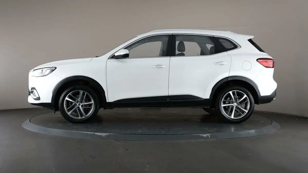 2022-mg-hs-15t-gdi-excite-162ps-big-30