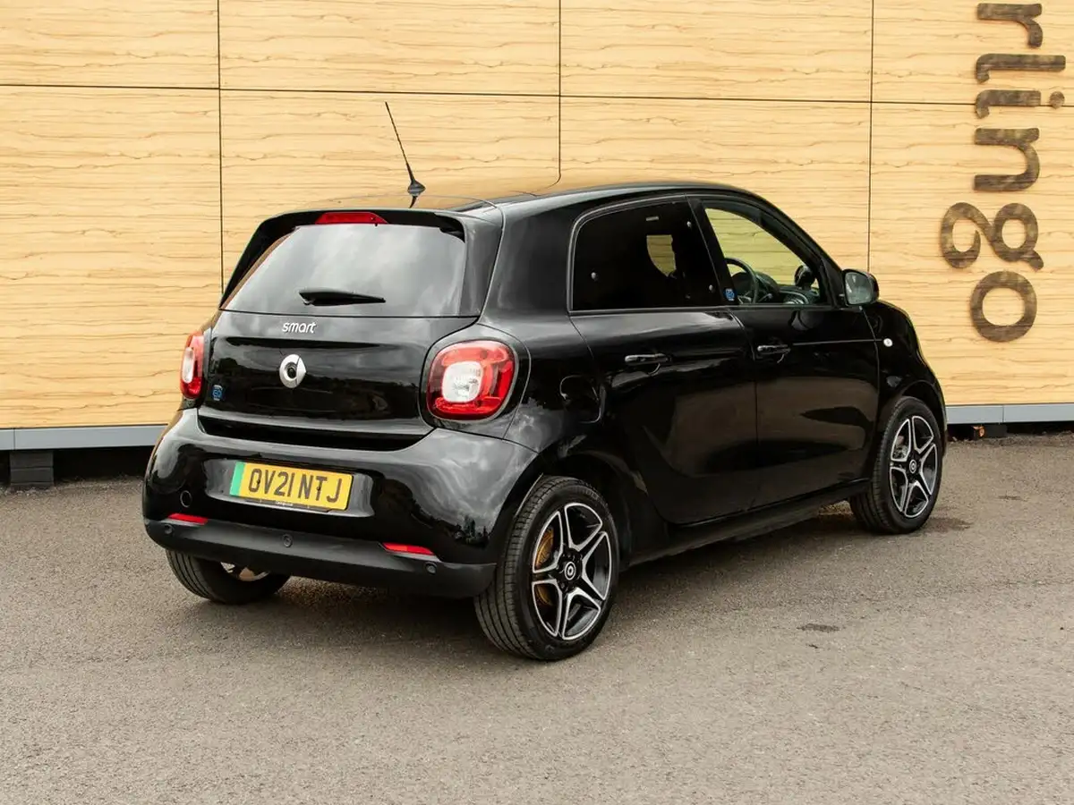 2021-smart-forfour-eq-premium-big-1