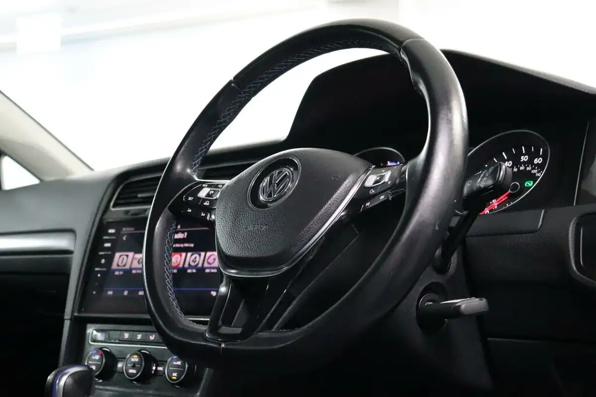 2018-volkswagen-golf-e-e-golf-big-9
