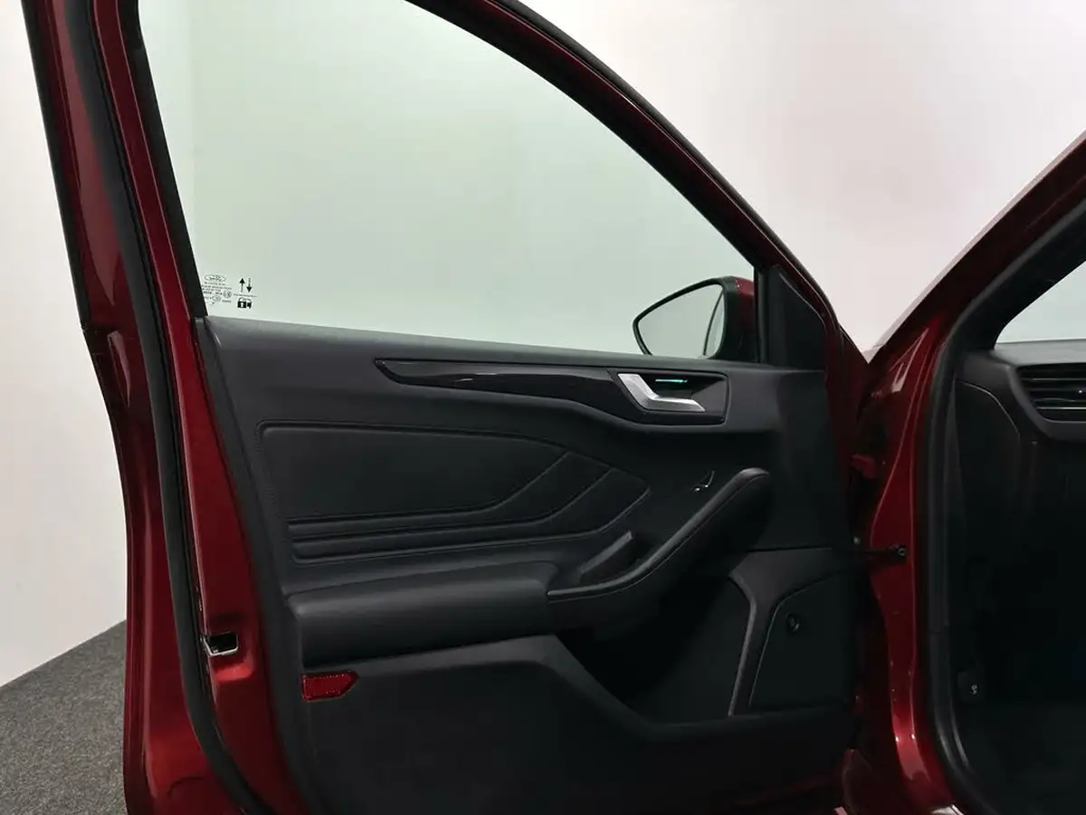 2020-ford-focus-20-st-hatchback-big-38