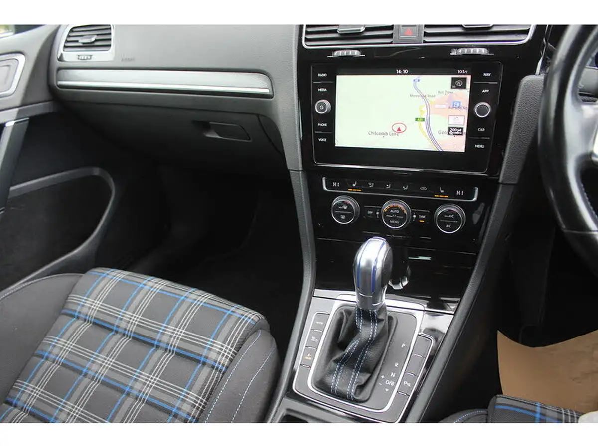 2017-volkswagen-golf-14-tsi-gte-advance-ss-big-18