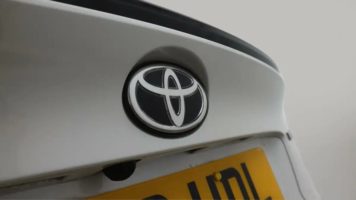 2022-toyota-c-hr-18-vvt-i-gr-sport-big-23