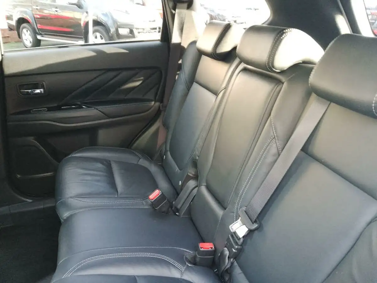 2021-mitsubishi-outlander-24-dynamic-safety-phev-big-22