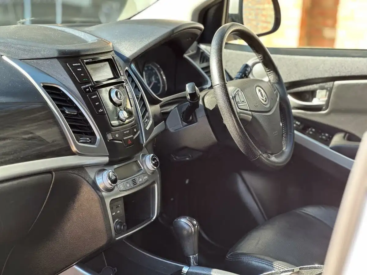 2015-kgm-ssangyong-korando-20td-elx4-175ps-auto-big-9