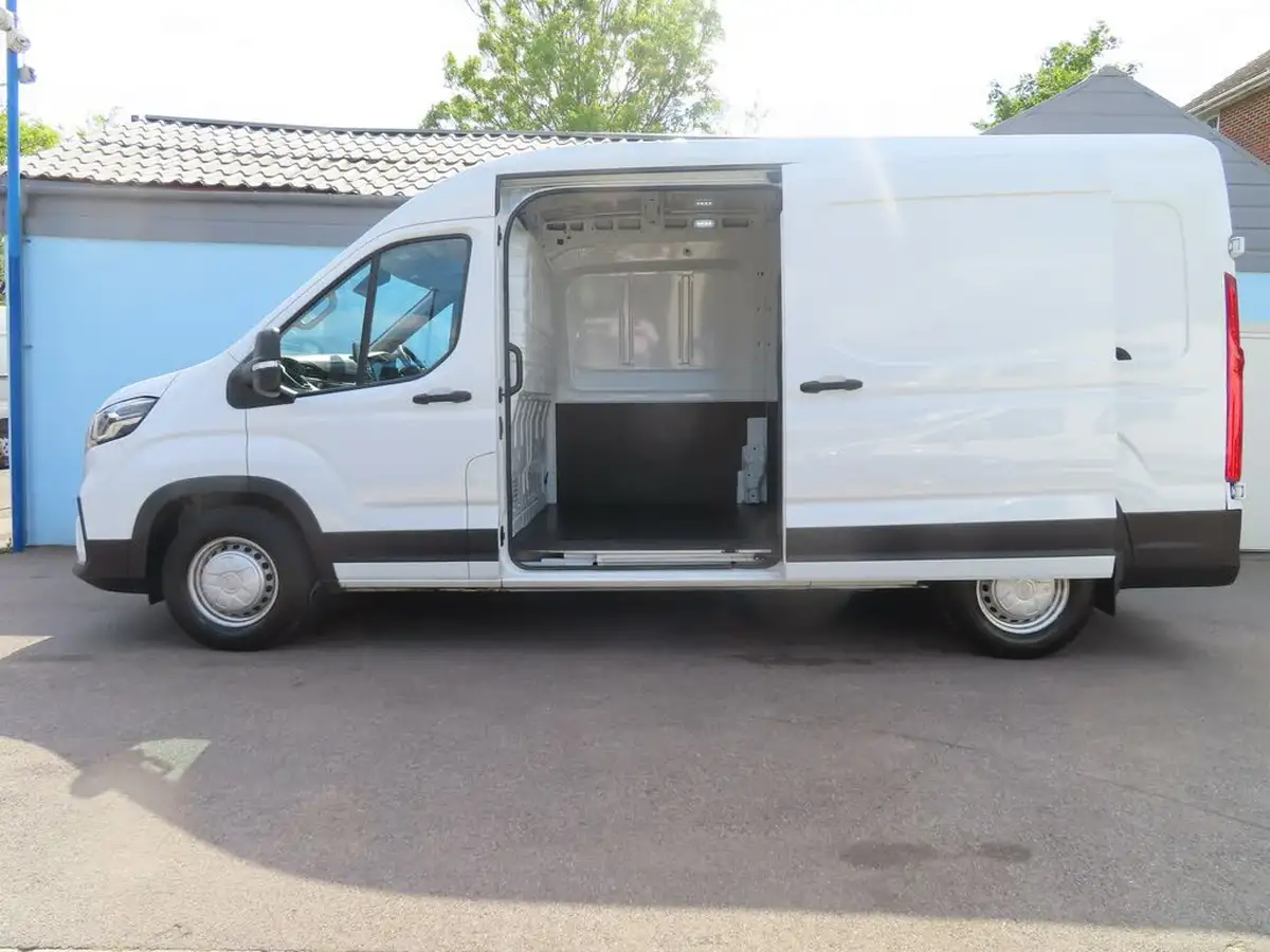 2023-maxus-deliver-9-big-11