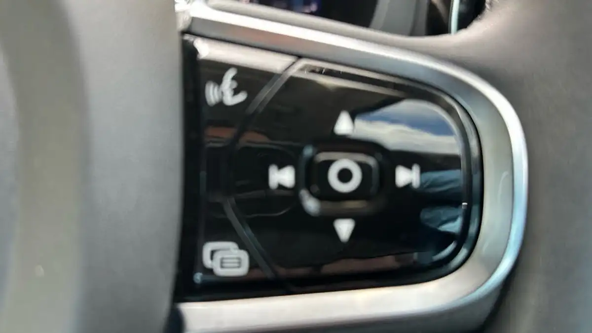 2024-volvo-xc60-20-b5-plus-big-18