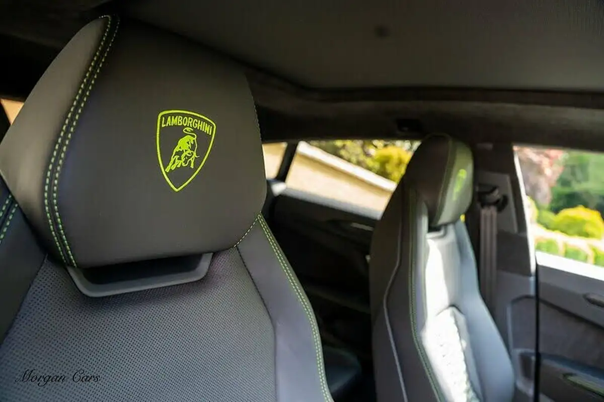2021-lamborghini-urus-40-no-trim-big-31