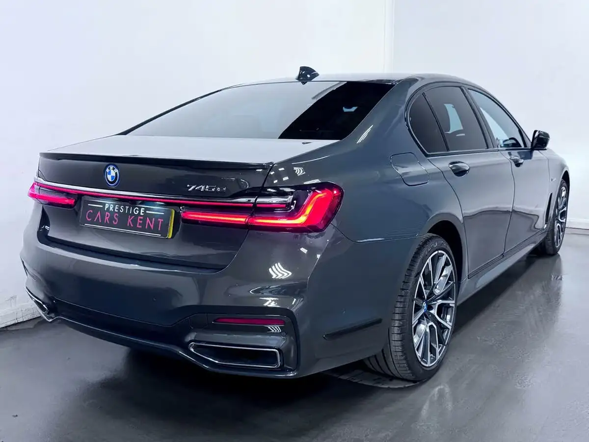 2022-bmw-7-series-30-745e-m-sport-big-11