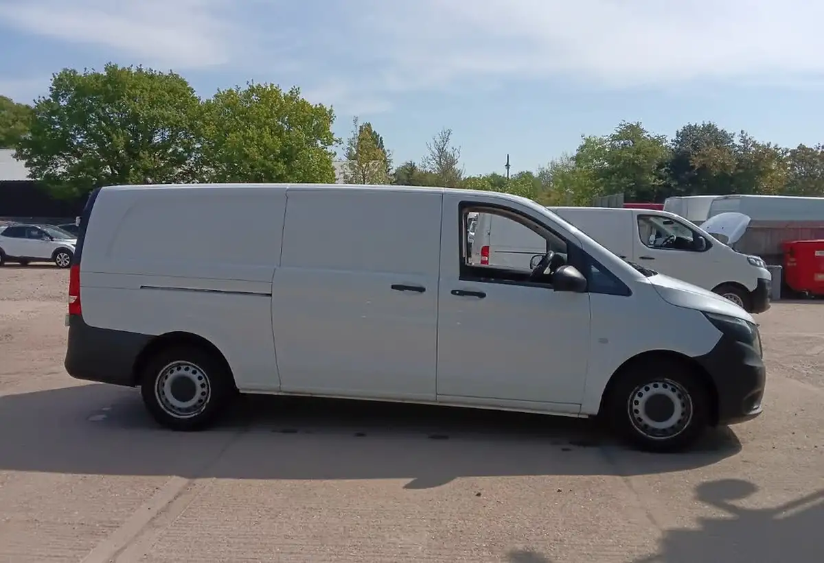 2021-mercedes-benz-vito-20cdi-116-progressive-l3-160bhpeu6dt-panel-big-1