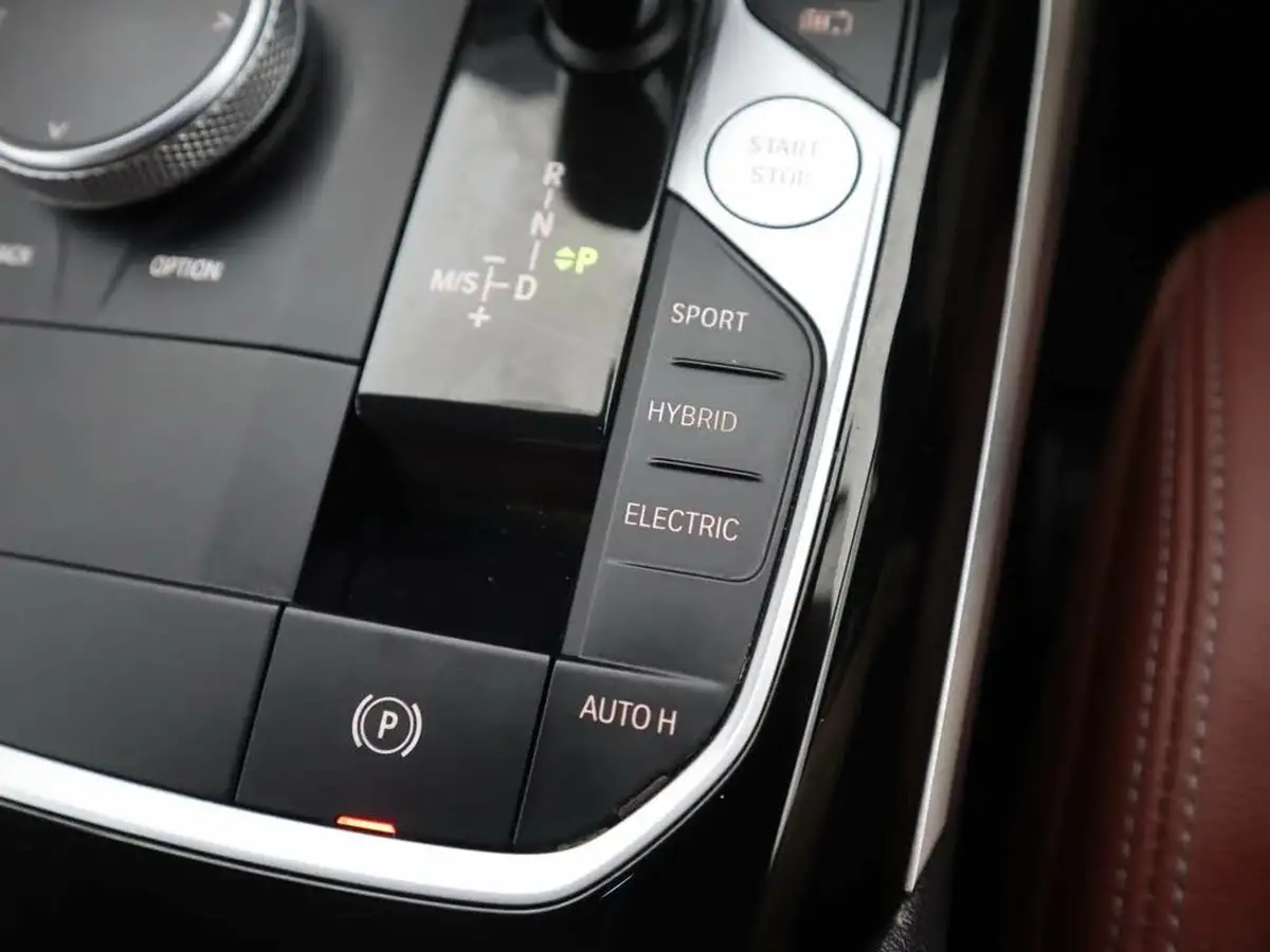 2022-bmw-3-series-20-330e-sport-pro-saloon-4d-big-21