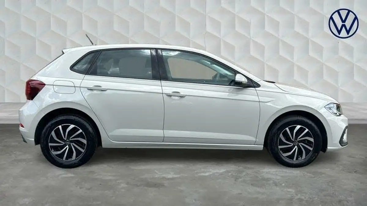 2022-volkswagen-polo-10-tsi-life-big-3