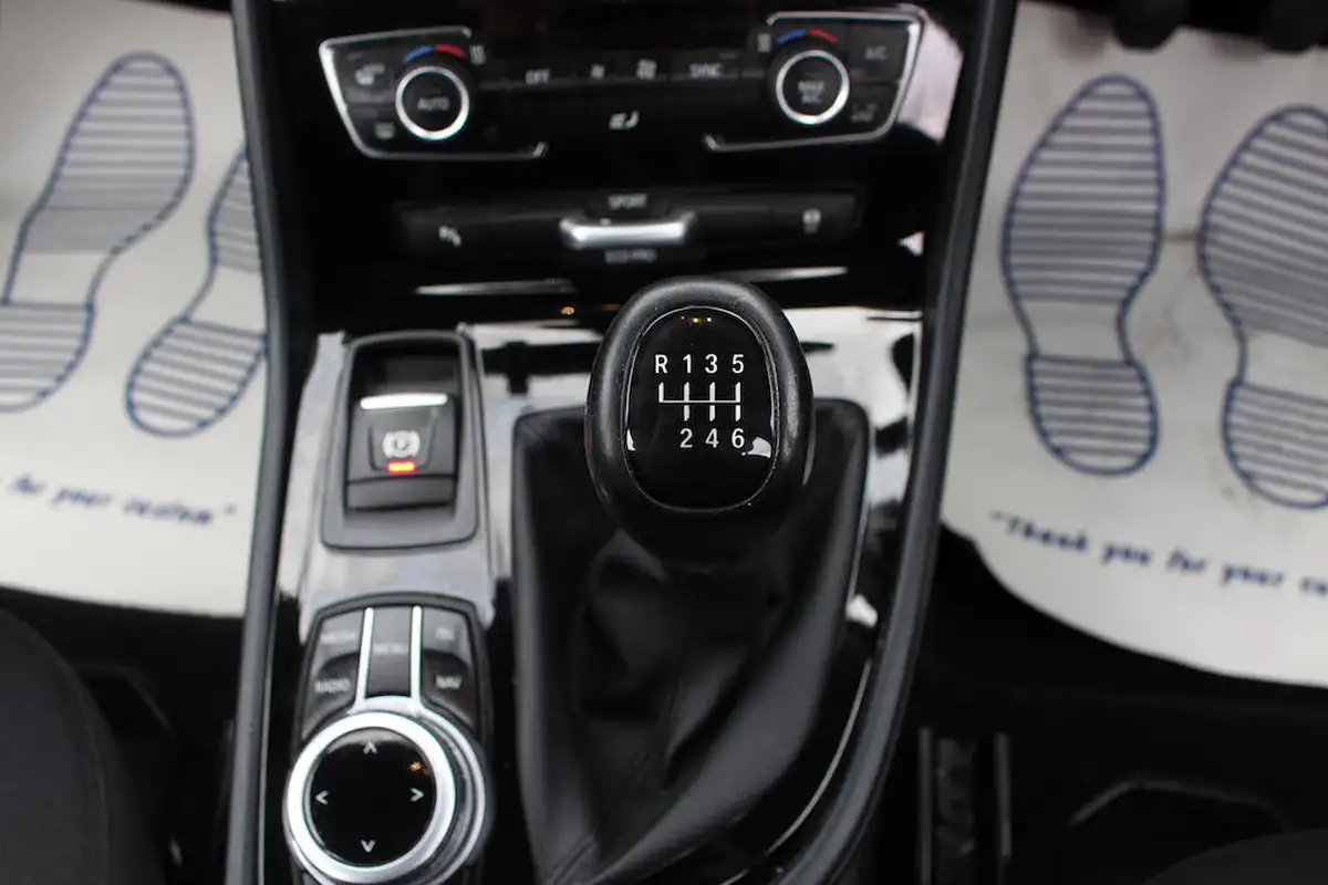 2016-bmw-2-series-15-218i-se-active-tourer-5d-big-27