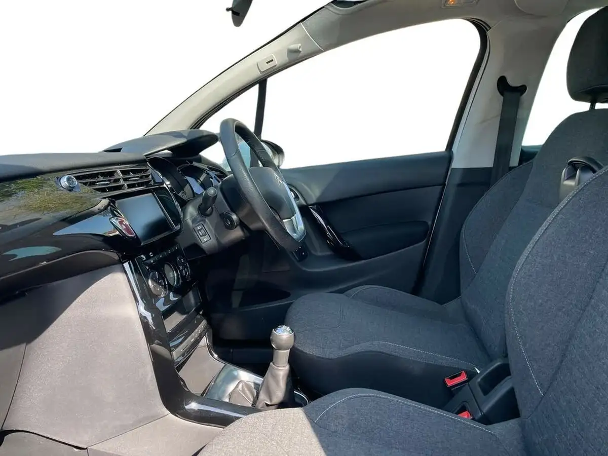 2016-citroen-c3-12-platinum-big-9